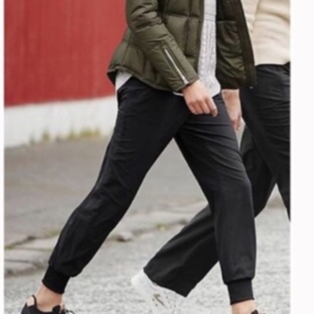 //Athleta City Jogger